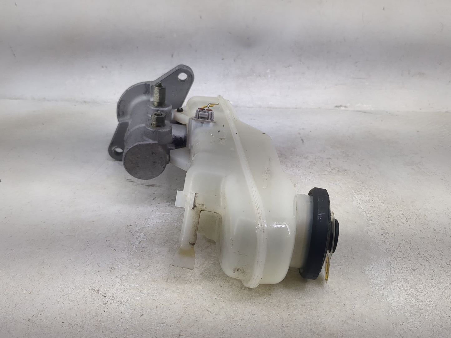 2011-2016 Scion Tc Brake Master Cylinder 1491084 - Oemusedautoparts1.com