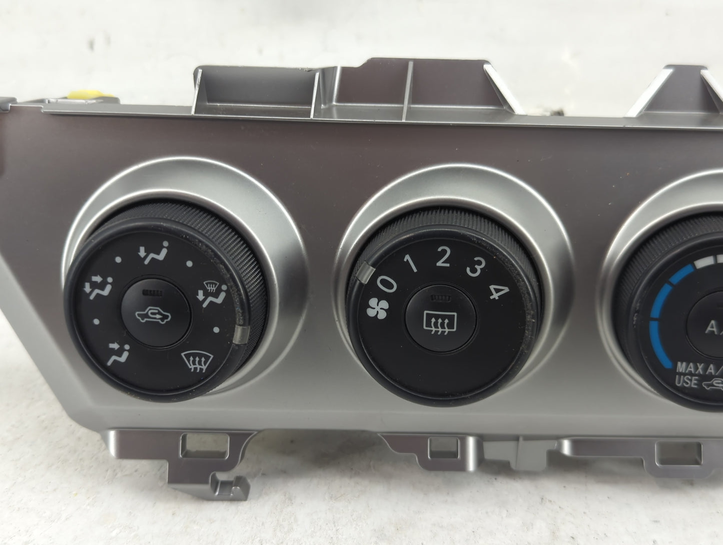 2011-2012 Scion Xb Climate Control Module Temperature AC/Heater Replacement P/N:55406-12490 Fits Fits 2011 2012 OEM Used Aut