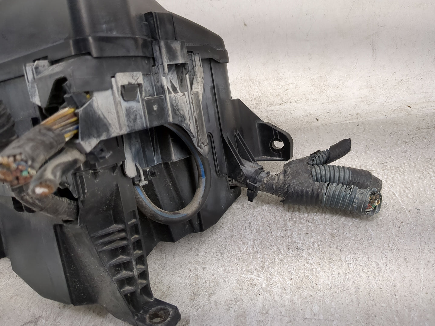 2012 Scion Xb Fusebox Fuse Box Panel Relay Module Fits OEM Used Auto Parts - Oemusedautoparts1.com