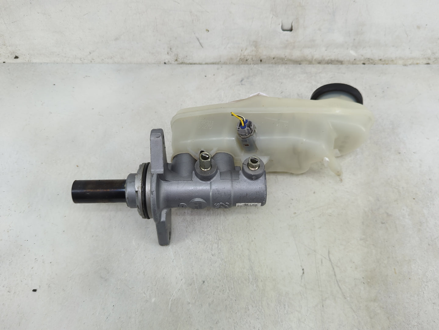 2008-2012 Scion Xb Brake Master Cylinder 1490517 - Oemusedautoparts1.com