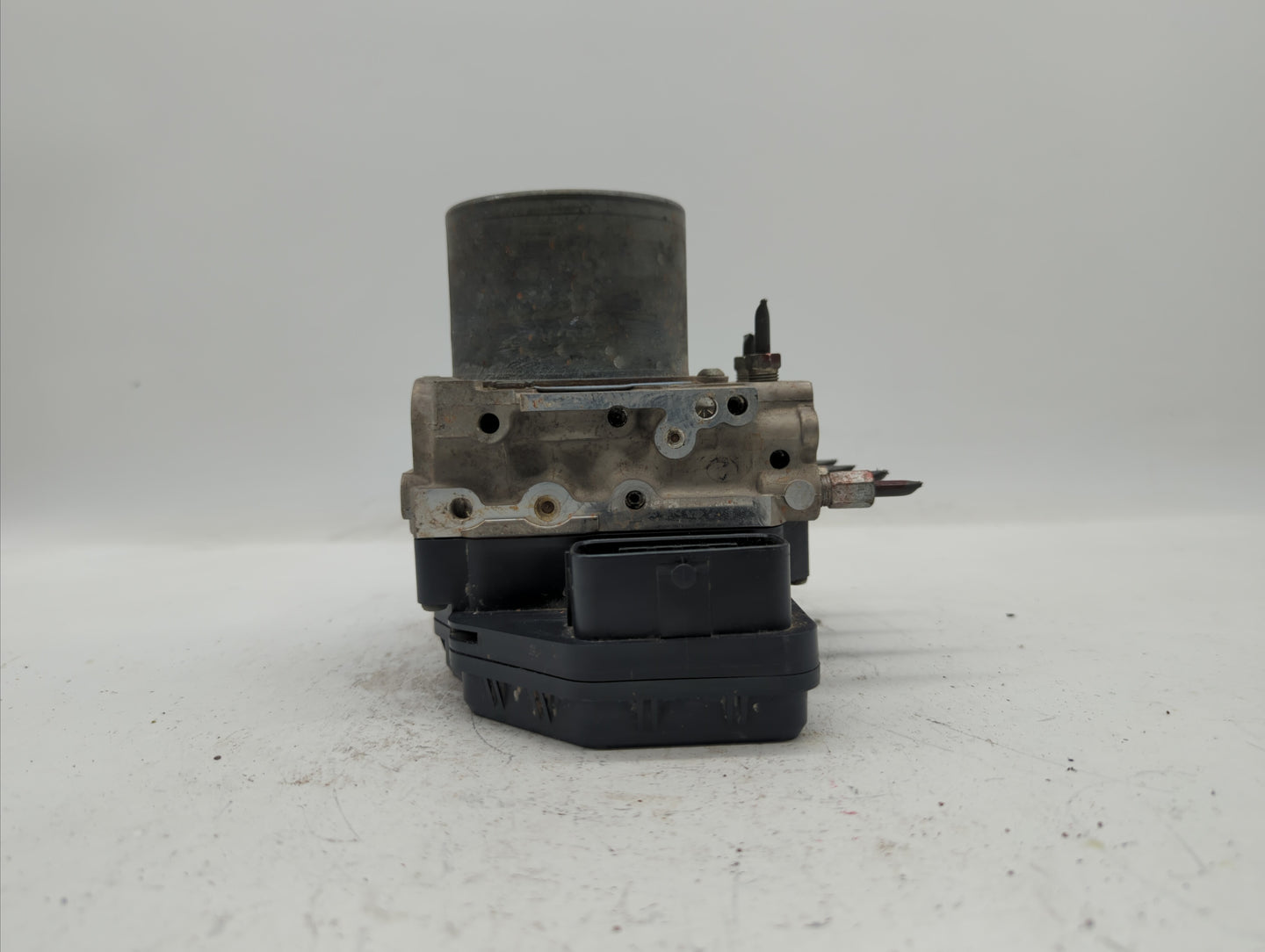 2012 Scion Xb ABS Pump Control Module Replacement P/N:89541-12820 44540-12510 Fits OEM Used Auto Parts - Oemusedautoparts1.c