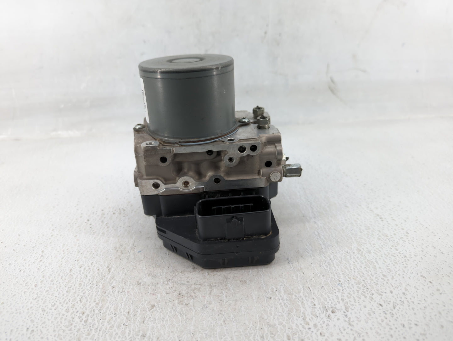 2012 Scion Xb ABS Pump Control Module Replacement P/N:133800-9090 Fits OEM Used Auto Parts - Oemusedautoparts1.com