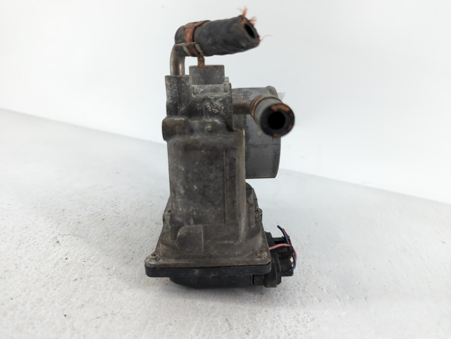 2008-2015 Scion Xb Throttle Body P/N:22030-28071 Fits Fits 2006 2007 2008 2009 2010 2011 2012 2013 2014 2015 OEM Used Auto P