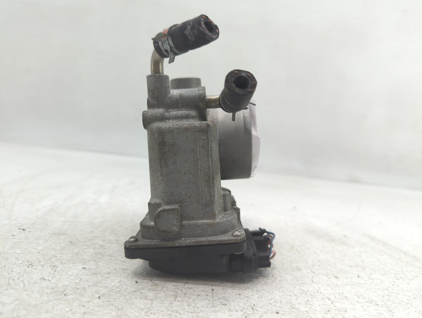 2008-2015 Scion Xb Throttle Body P/N:22030-28071 Fits Fits 2006 2007 2008 2009 2010 2011 2012 2013 2014 2015 OEM Used Auto P