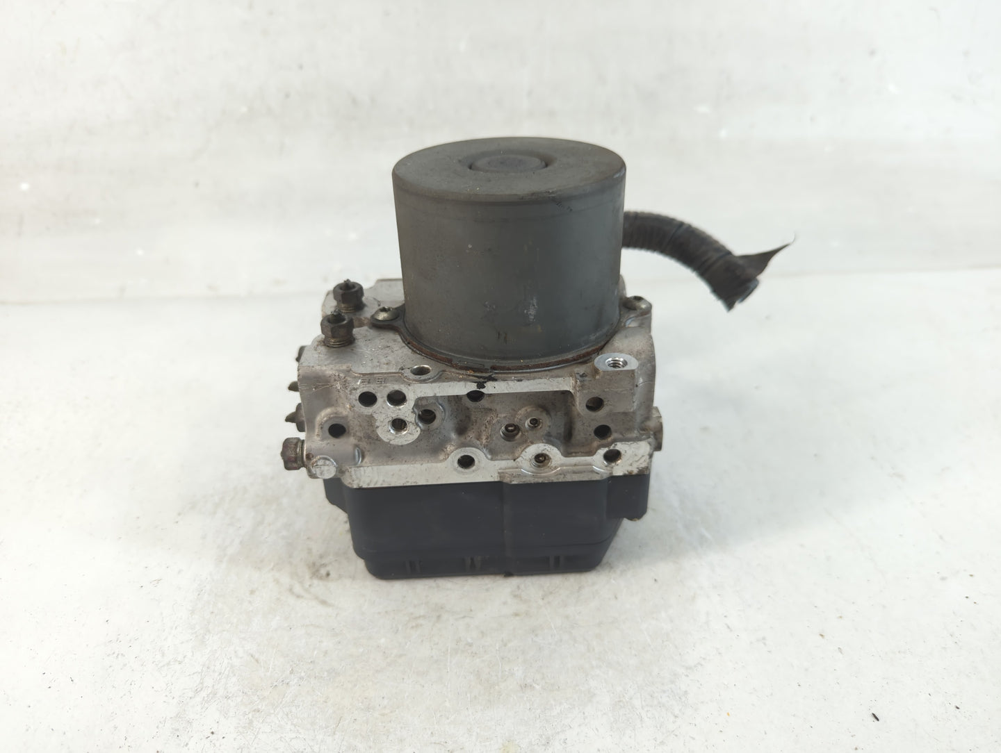 2012 Scion Xb ABS Pump Control Module Replacement Fits OEM Used Auto Parts - Oemusedautoparts1.com