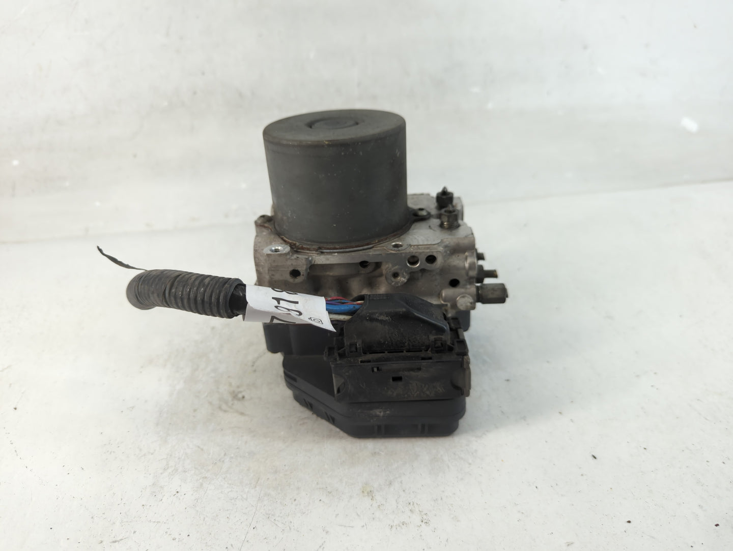 2012 Scion Xb ABS Pump Control Module Replacement Fits OEM Used Auto Parts - Oemusedautoparts1.com