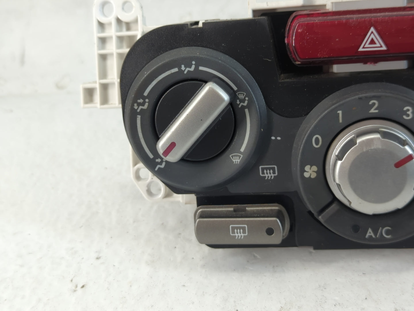 2012 Subaru Forester Climate Control Module Temperature AC/Heater Replacement P/N:72311SC050 Fits OEM Used Auto Parts - Oemu