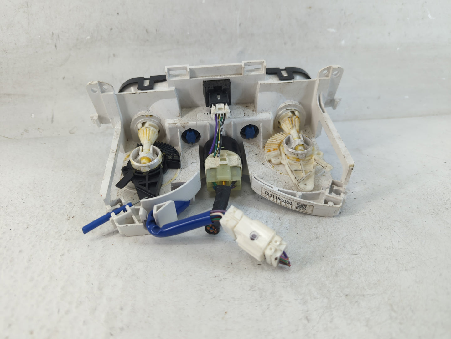 2012 Subaru Forester Climate Control Module Temperature AC/Heater Replacement P/N:72311SC050 Fits OEM Used Auto Parts - Oemu