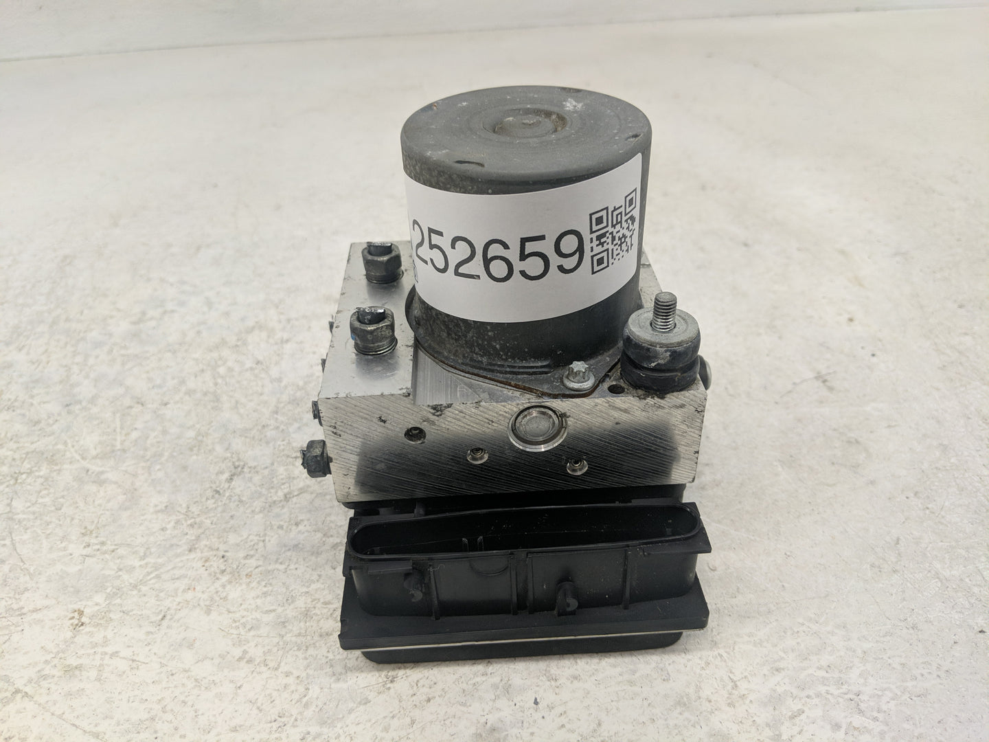 2012 Subaru Forester ABS Pump Control Module Replacement P/N:0 265 951 581 Fits OEM Used Auto Parts - Oemusedautoparts1.com