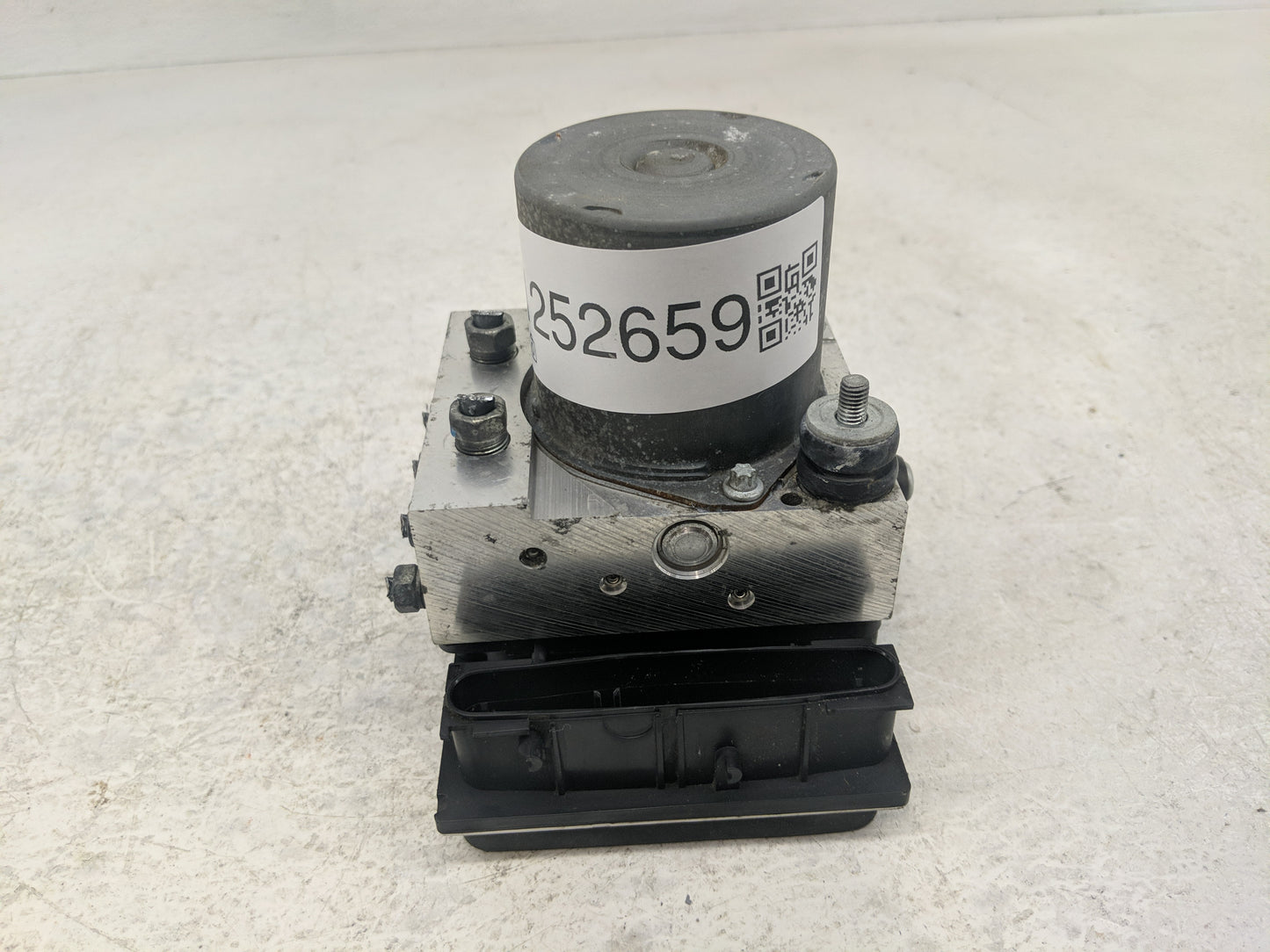 2012 Subaru Forester ABS Pump Control Module Replacement P/N:0 265 951 581 Fits OEM Used Auto Parts - Oemusedautoparts1.com