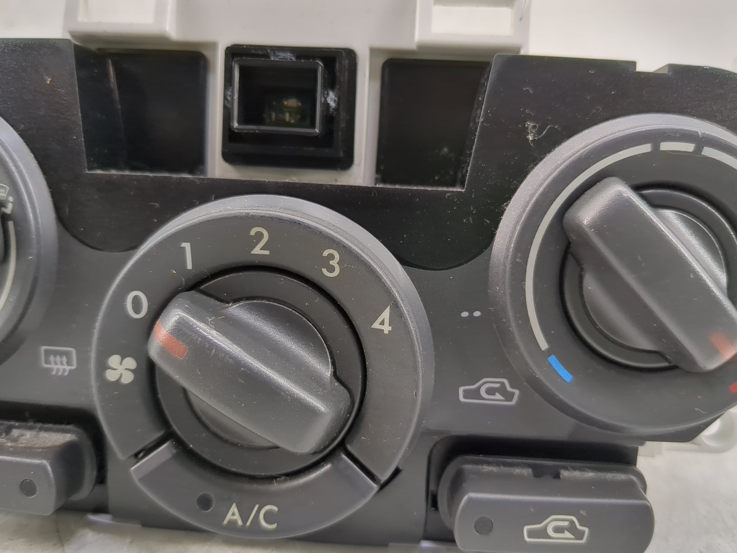 2012 Subaru Forester Climate Control Module Temperature AC/Heater Replacement P/N:72311SC011 Fits OEM Used Auto Parts - Oemu