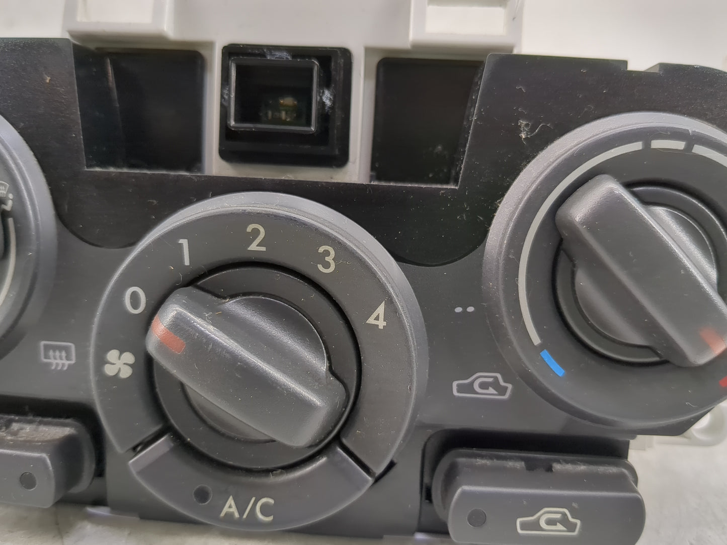 2012 Subaru Forester Climate Control Module Temperature AC/Heater Replacement P/N:72311SC011 Fits OEM Used Auto Parts - Oemu