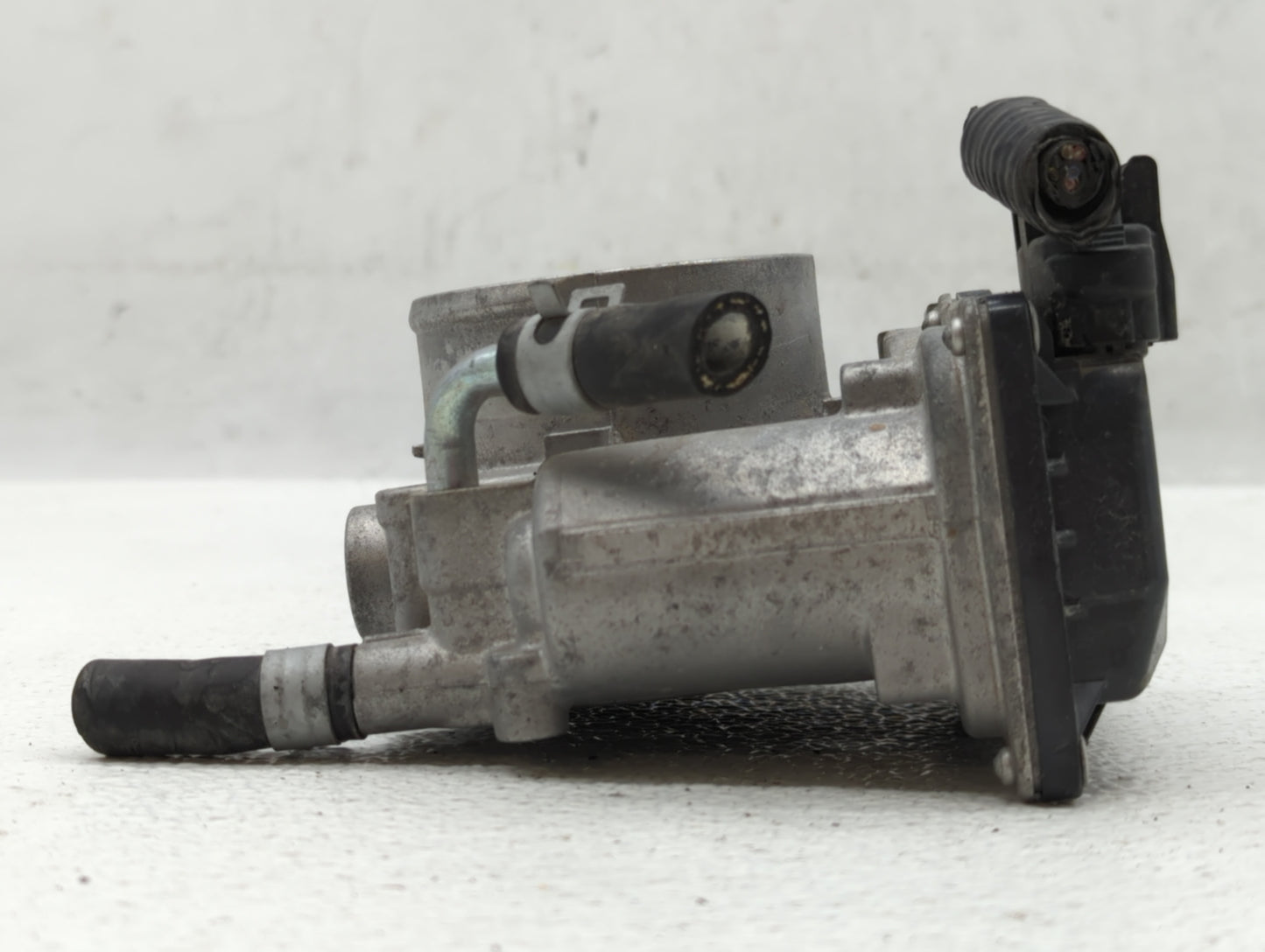 2011-2018 Subaru Forester Throttle Body P/N:16112AA380 Fits Fits 2011 2012 2013 2014 2015 2016 2017 2018 OEM Used Auto Parts