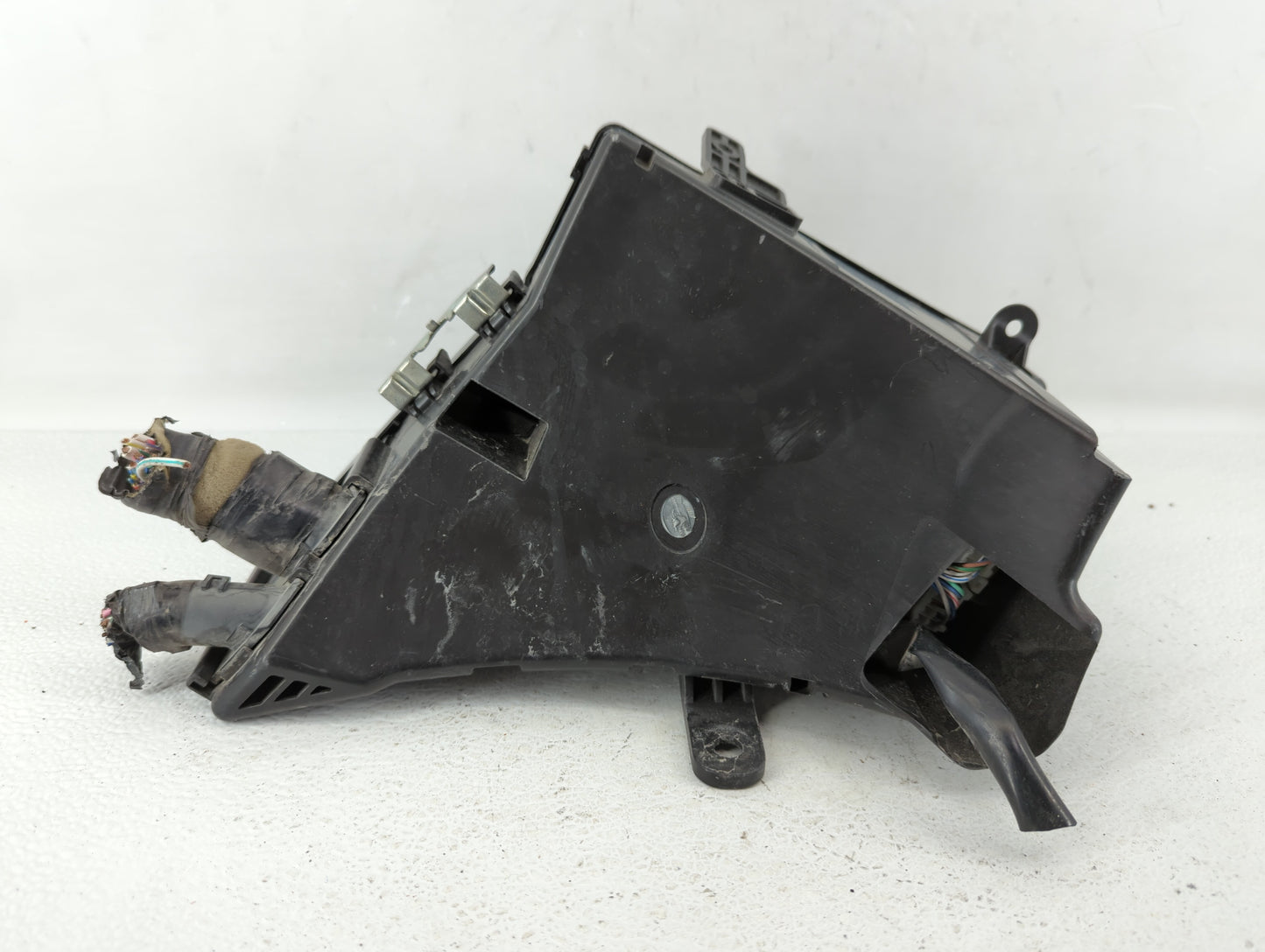 2010-2013 Subaru Forester Fusebox Fuse Box Panel Relay Module P/N:82241SC050 MB100200B Fits Fits 2010 2011 2012 2013 2014 OE