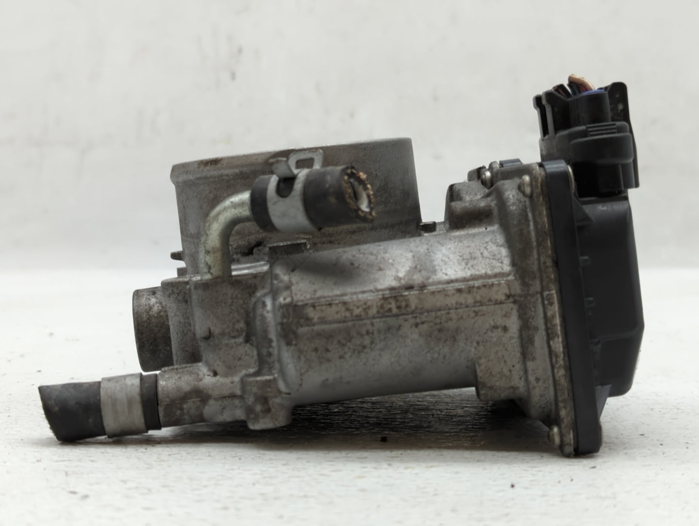 2011-2018 Subaru Forester Throttle Body P/N:16112AA380 Fits Fits 2011 2012 2013 2014 2015 2016 2017 2018 OEM Used Auto Parts