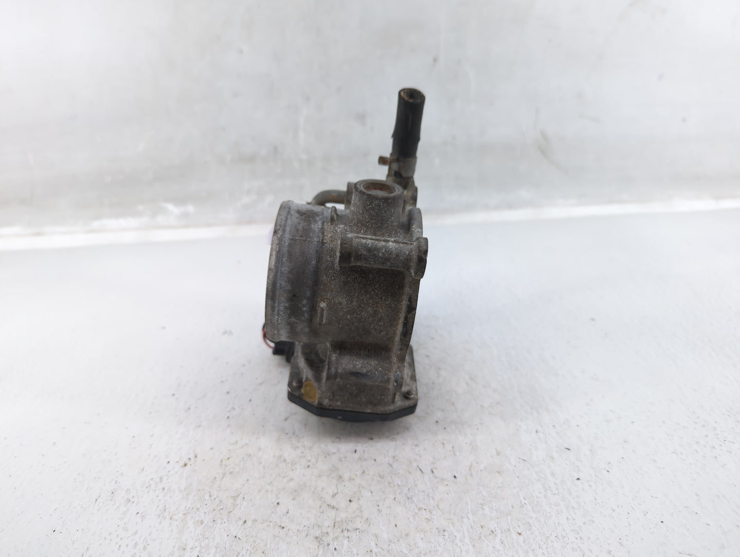 2011-2018 Subaru Forester Throttle Body P/N:16112AA380 Fits Fits 2011 2012 2013 2014 2015 2016 2017 2018 OEM Used Auto Parts