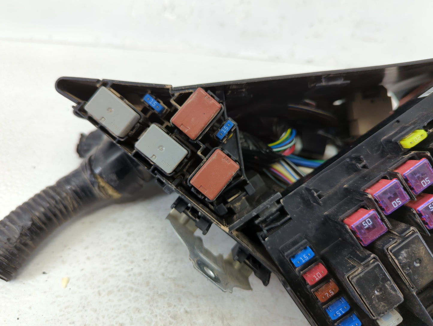 2010-2013 Subaru Forester Fusebox Fuse Box Panel Relay Module P/N:MB100200B Fits Fits 2010 2011 2012 2013 OEM Used Auto Part