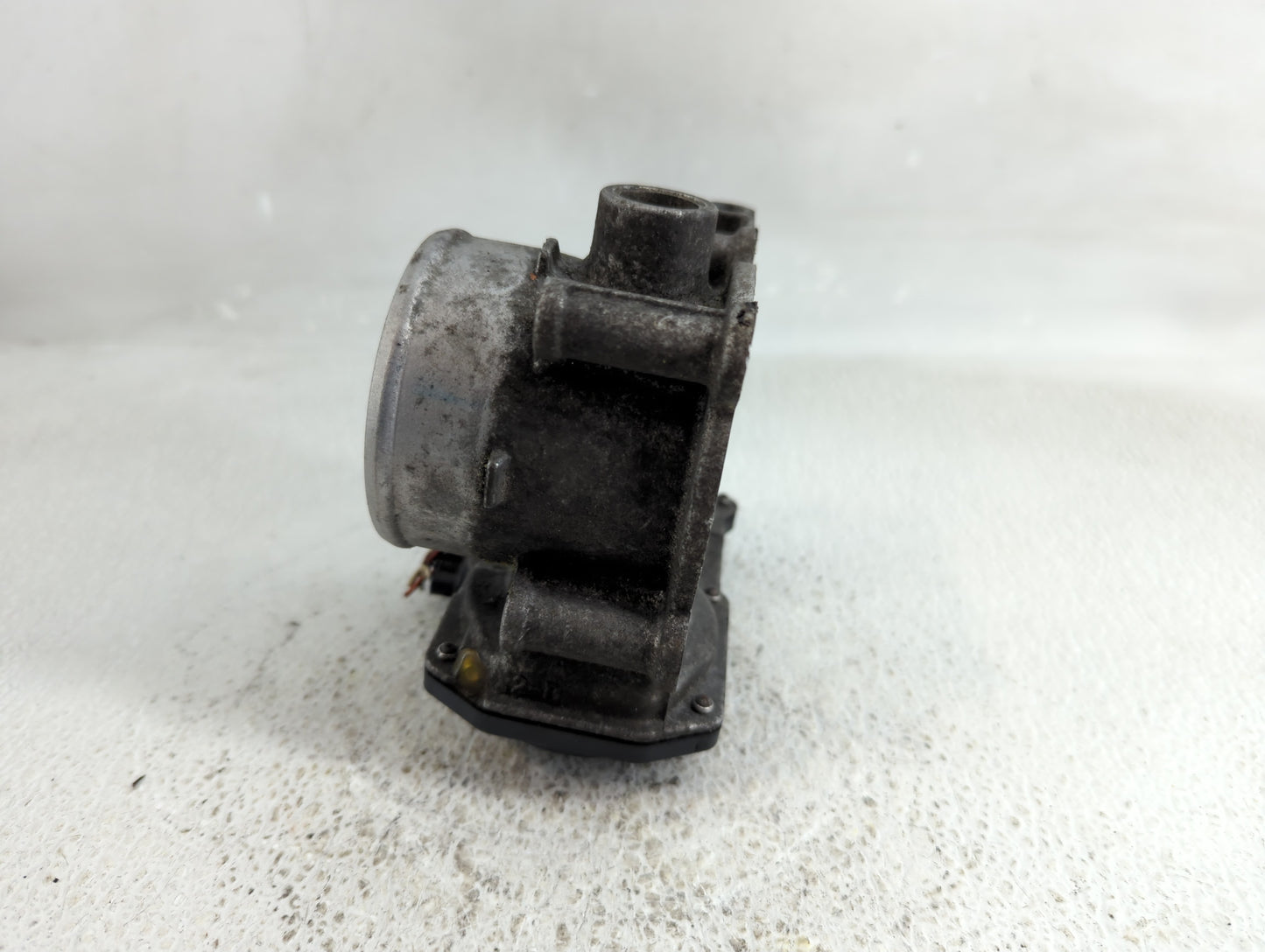 2010-2012 Subaru Legacy Throttle Body P/N:16112AA350 Fits Fits 2010 2011 2012 OEM Used Auto Parts - Oemusedautoparts1.com