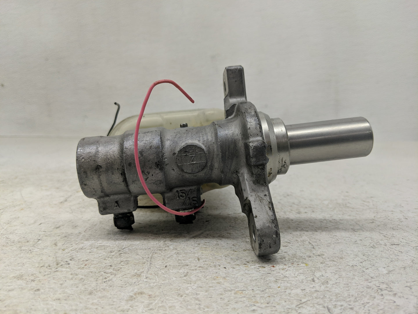 2010-2014 Subaru Legacy Brake Master Cylinder 1301899 - Oemusedautoparts1.com