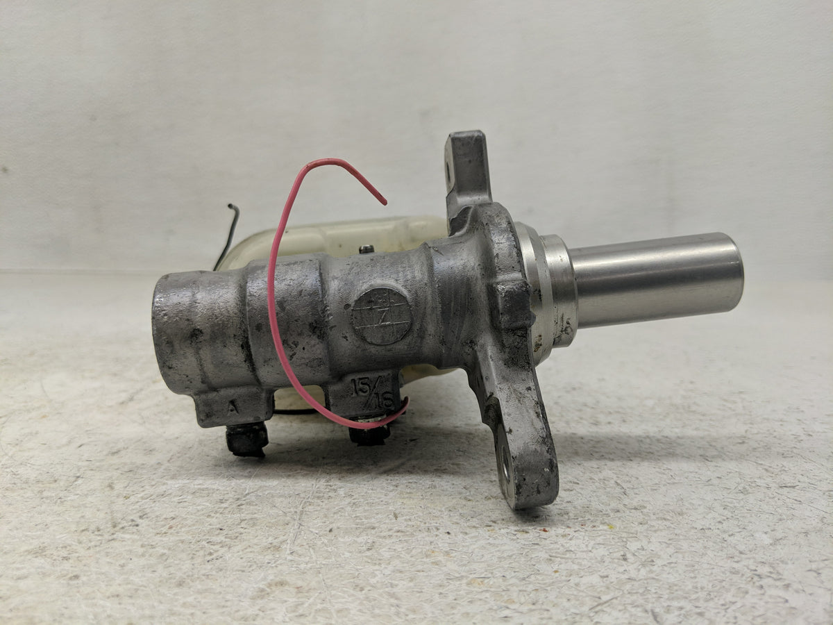 2010-2014 Subaru Legacy Brake Master Cylinder 1301899 - Oemusedautoparts1.com
