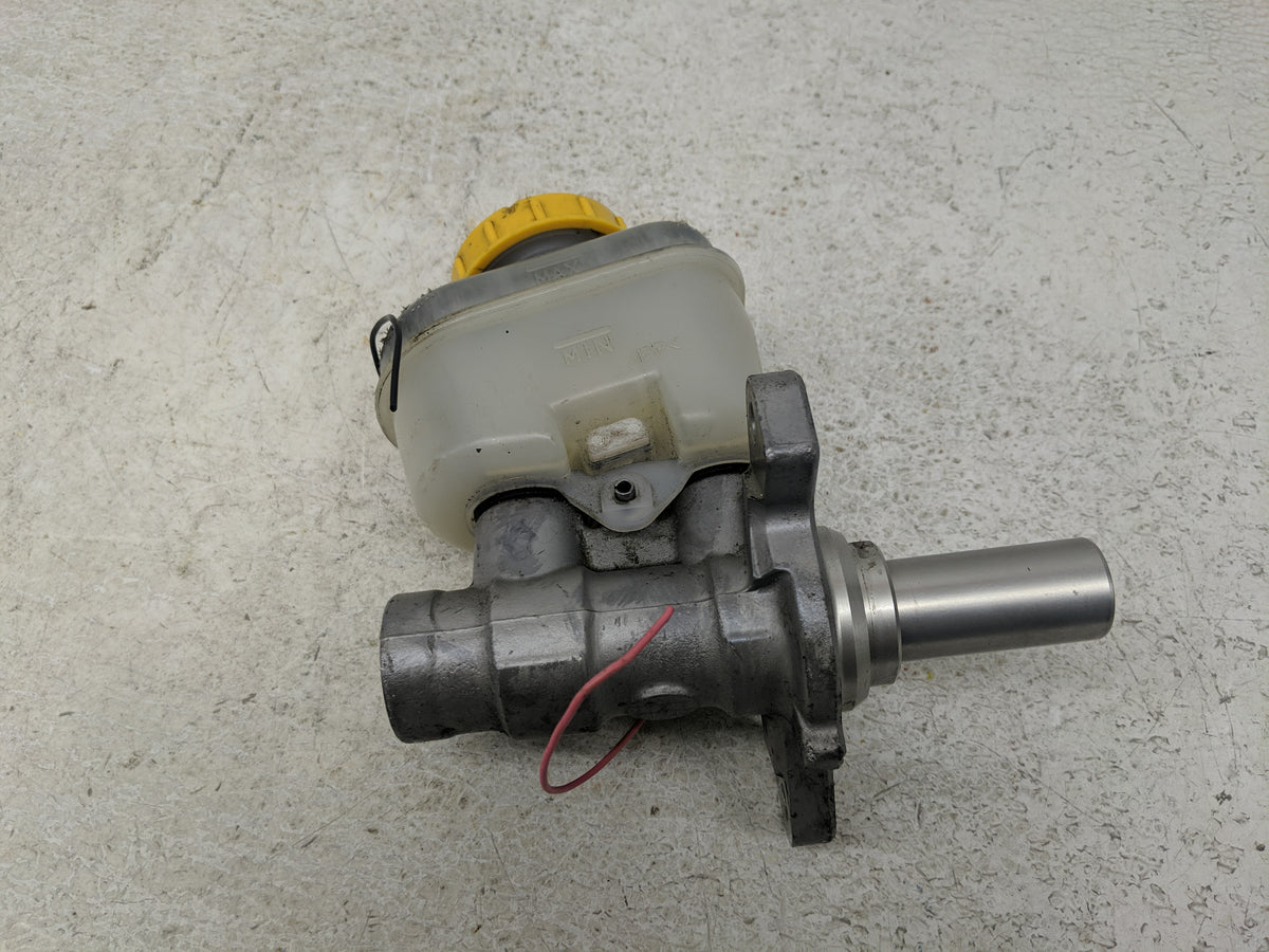 2010-2014 Subaru Legacy Brake Master Cylinder 1301899 - Oemusedautoparts1.com