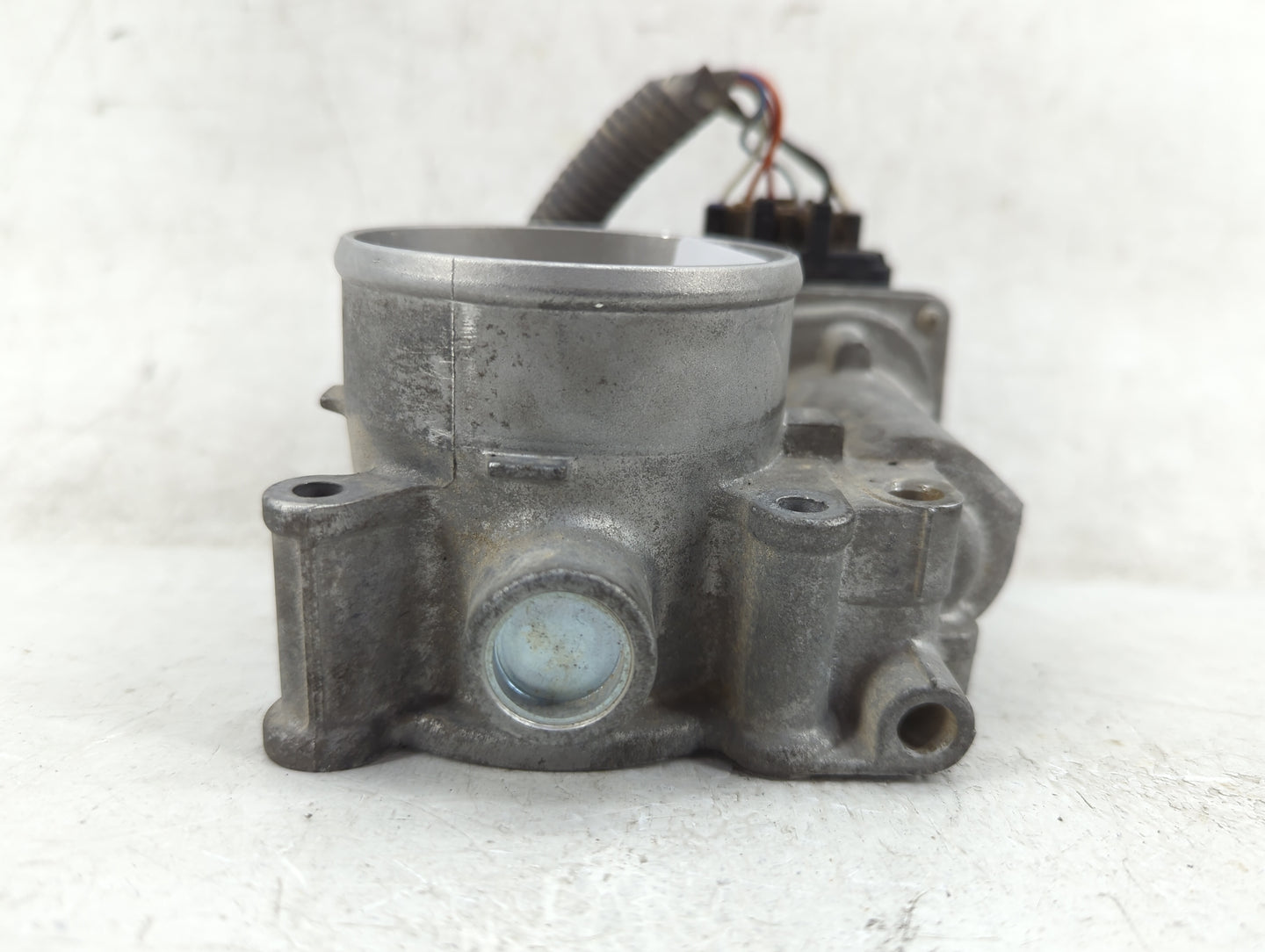 2010-2012 Subaru Legacy Throttle Body P/N:16112AA350 Fits Fits 2010 2011 2012 OEM Used Auto Parts - Oemusedautoparts1.com