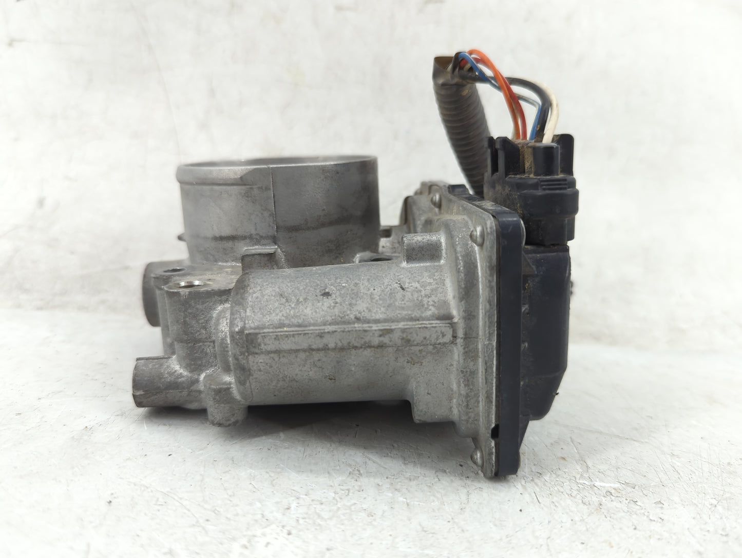 2010-2012 Subaru Legacy Throttle Body P/N:16112AA350 Fits Fits 2010 2011 2012 OEM Used Auto Parts - Oemusedautoparts1.com
