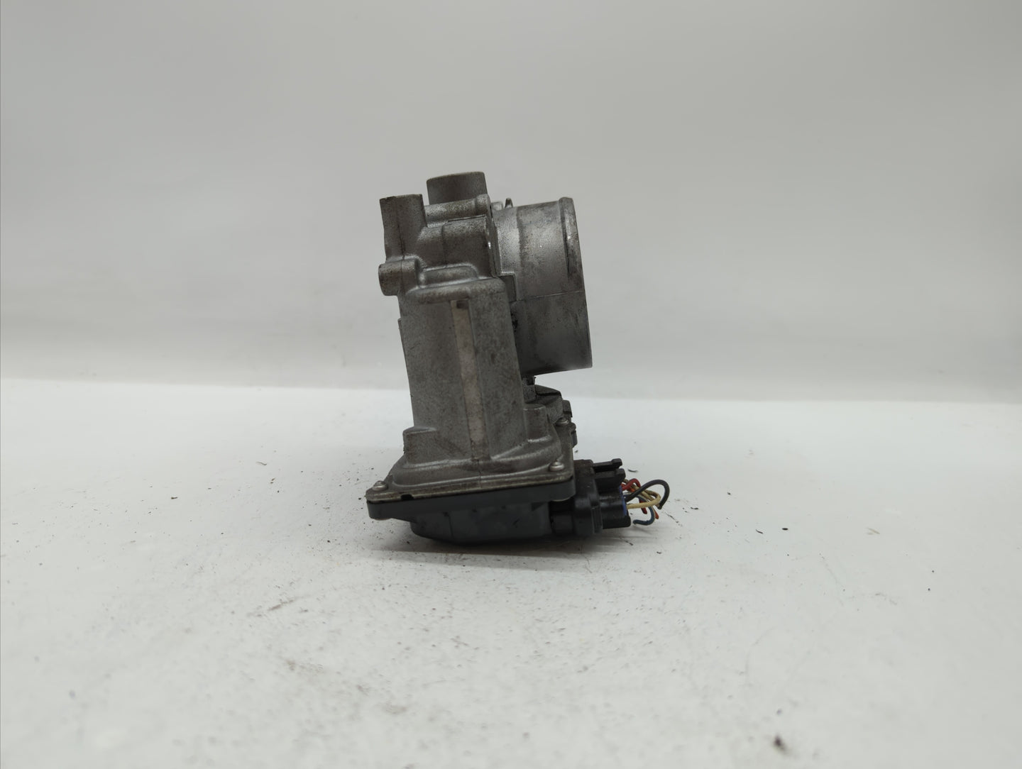 2010-2012 Subaru Legacy Throttle Body P/N:16112AA350 Fits Fits 2010 2011 2012 OEM Used Auto Parts - Oemusedautoparts1.com
