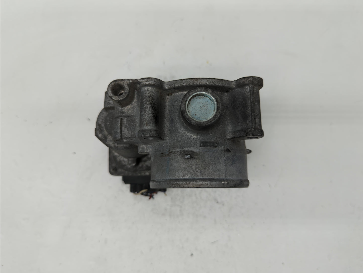 2010-2012 Subaru Legacy Throttle Body P/N:16112AA350 Fits Fits 2010 2011 2012 OEM Used Auto Parts - Oemusedautoparts1.com