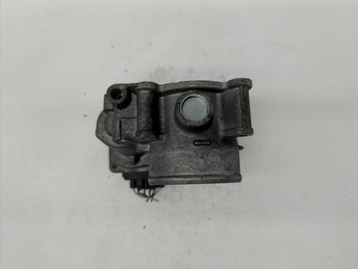 2010-2012 Subaru Legacy Throttle Body P/N:16112AA350 Fits Fits 2010 2011 2012 OEM Used Auto Parts - Oemusedautoparts1.com