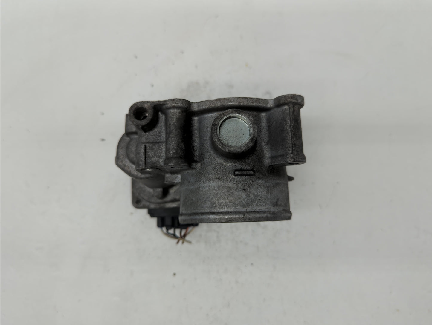 2010-2012 Subaru Legacy Throttle Body P/N:16112AA350 Fits Fits 2010 2011 2012 OEM Used Auto Parts - Oemusedautoparts1.com