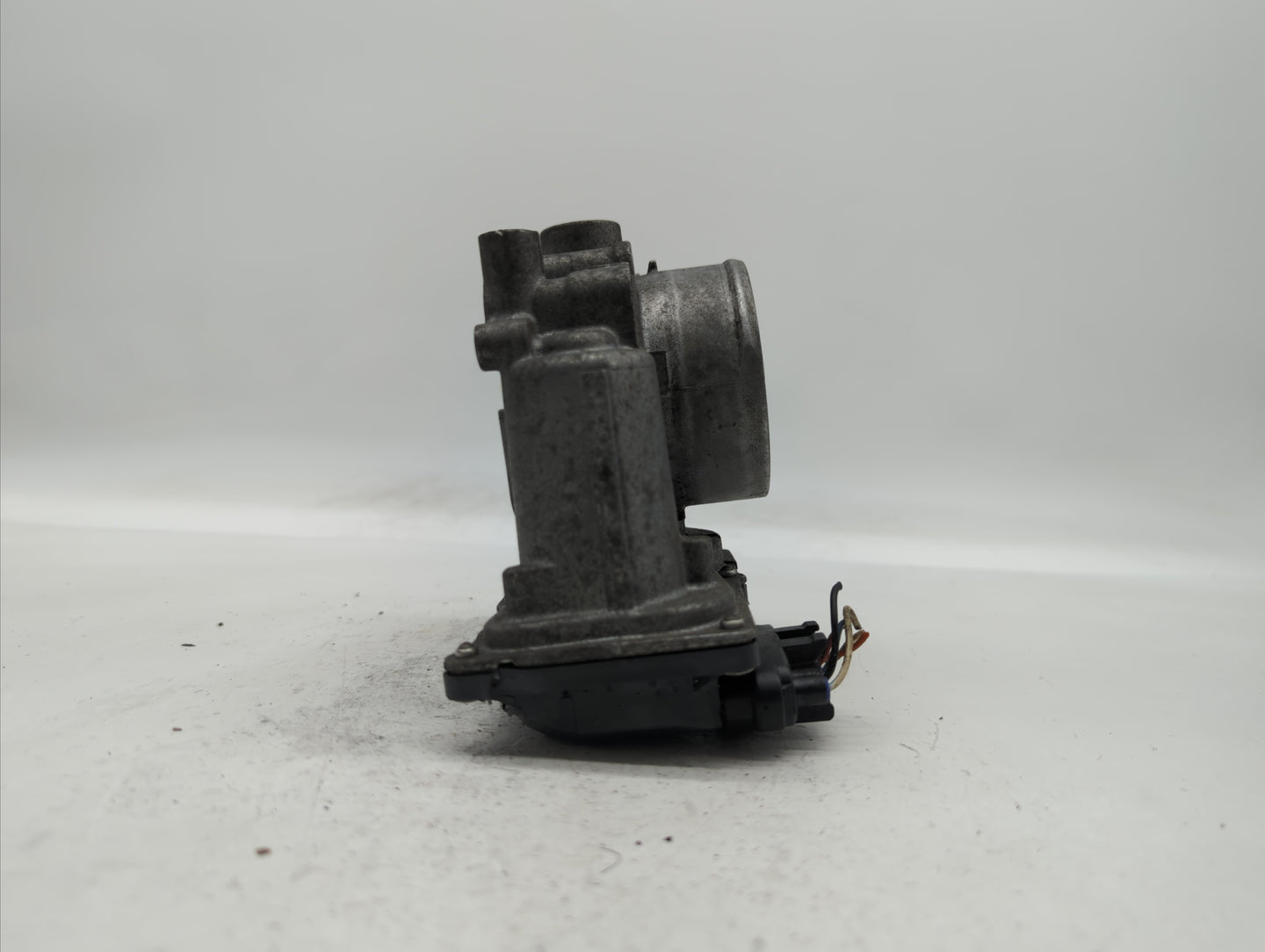 2010-2012 Subaru Legacy Throttle Body P/N:16112AA350 Fits Fits 2010 2011 2012 OEM Used Auto Parts - Oemusedautoparts1.com