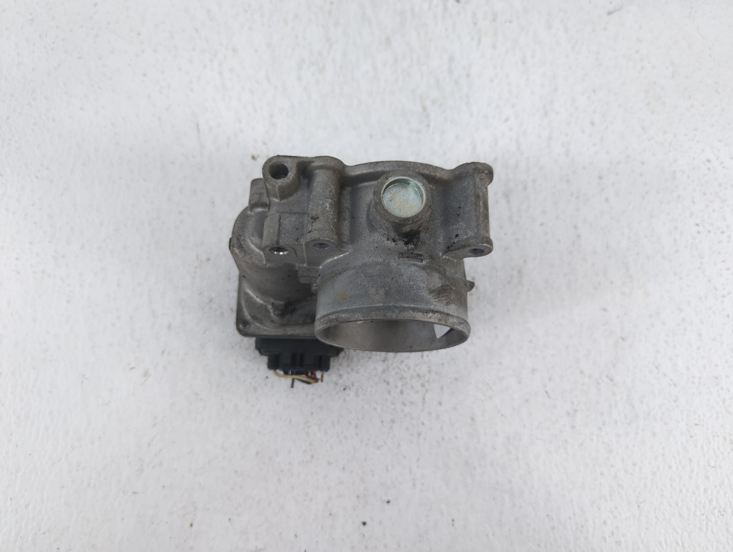 2010-2012 Subaru Legacy Throttle Body P/N:16112AA350 Fits Fits 2010 2011 2012 OEM Used Auto Parts - Oemusedautoparts1.com