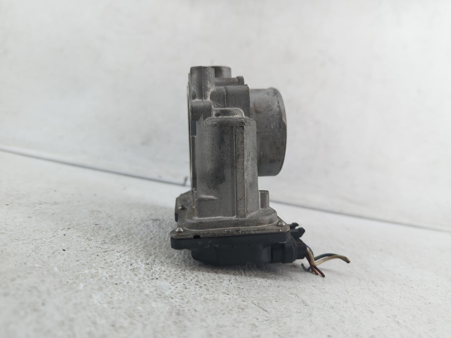 2010-2012 Subaru Legacy Throttle Body P/N:16112AA350 Fits Fits 2010 2011 2012 OEM Used Auto Parts - Oemusedautoparts1.com