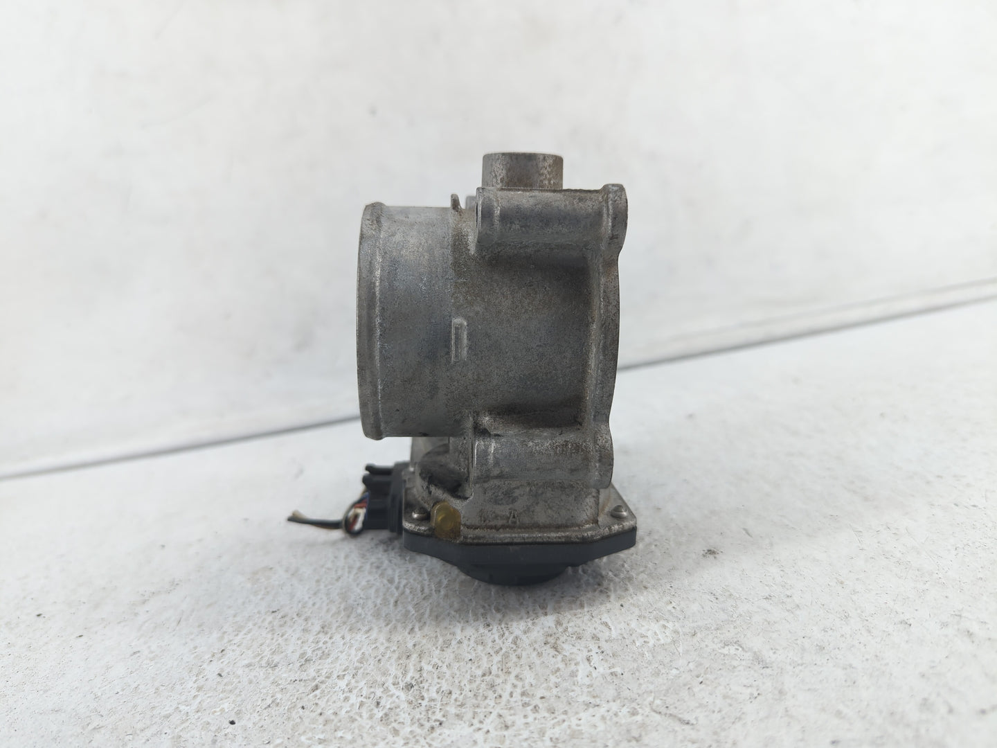 2010-2012 Subaru Legacy Throttle Body P/N:16112AA350 Fits Fits 2010 2011 2012 OEM Used Auto Parts - Oemusedautoparts1.com