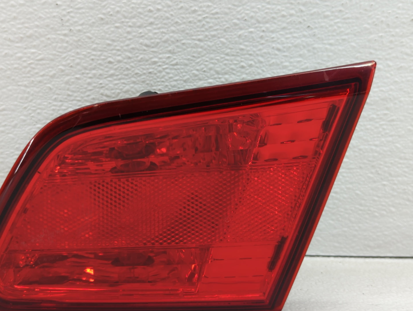 2010-2014 Subaru Legacy Tail Light Assembly Passenger Right OEM P/N:2PA 946 099 Fits Fits 2010 2011 2012 2013 2014 OEM Used 