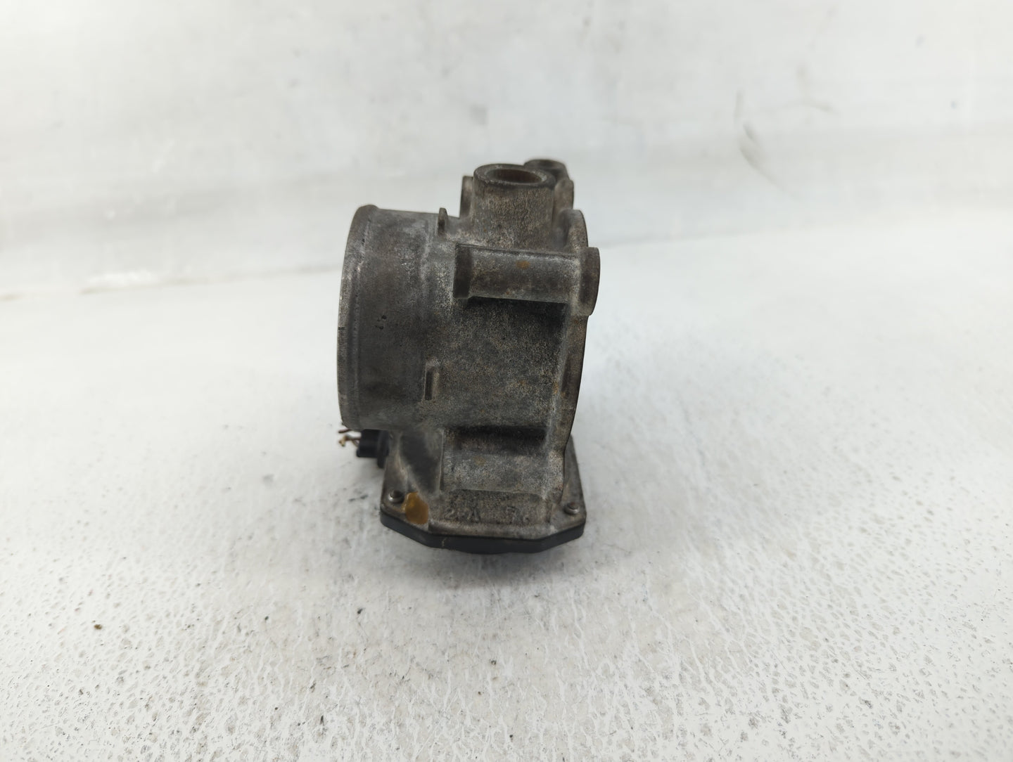 2010-2012 Subaru Legacy Throttle Body P/N:16112AA350 Fits Fits 2010 2011 2012 OEM Used Auto Parts - Oemusedautoparts1.com