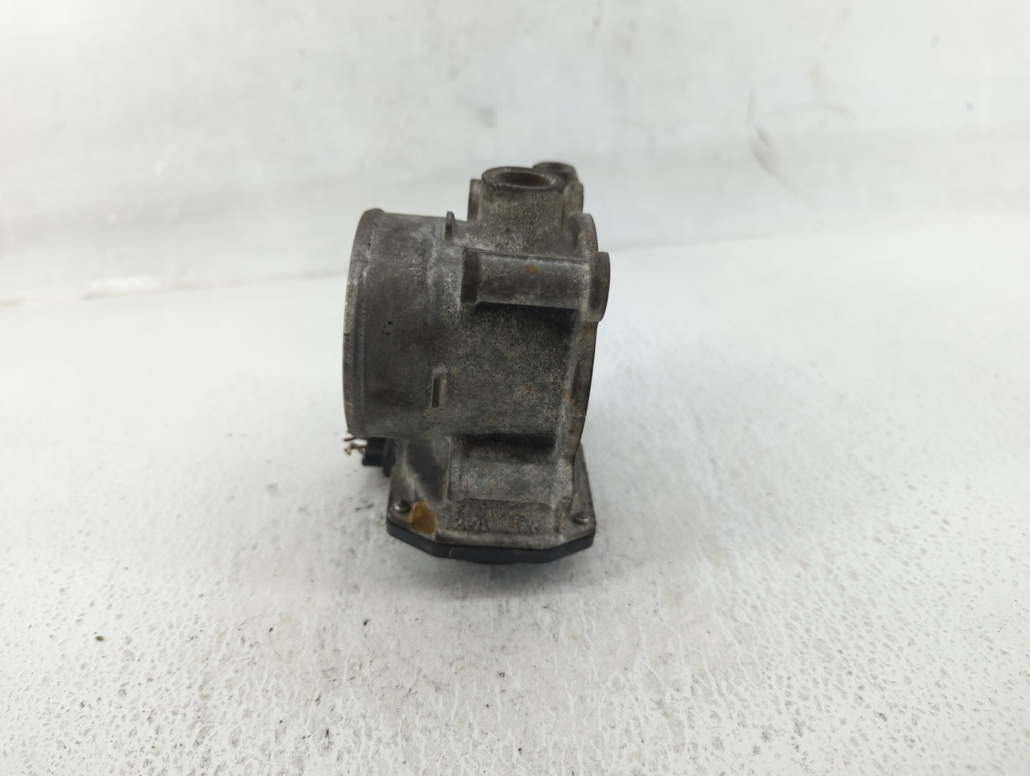 2010-2012 Subaru Legacy Throttle Body P/N:16112AA350 Fits Fits 2010 2011 2012 OEM Used Auto Parts - Oemusedautoparts1.com