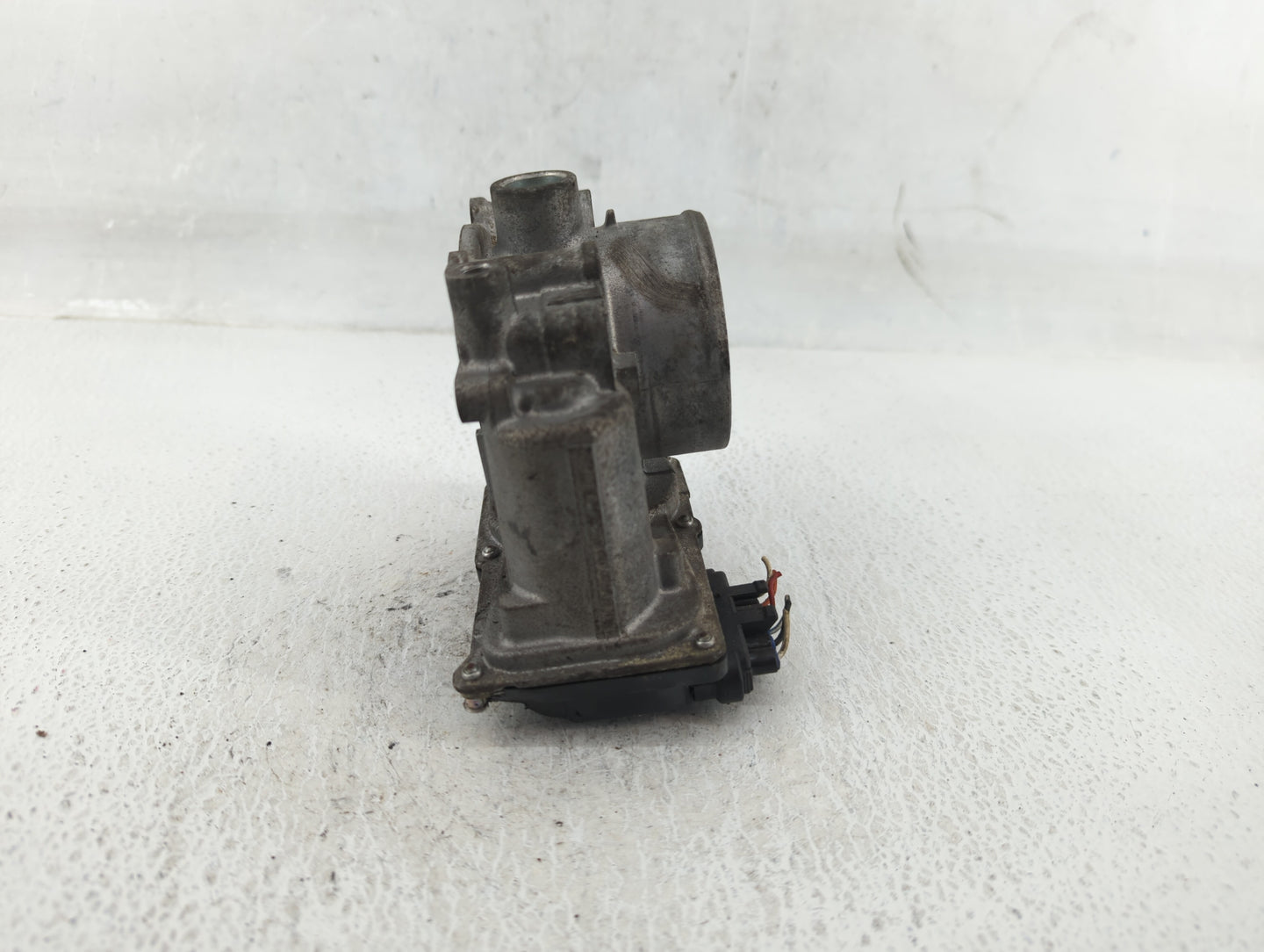 2010-2012 Subaru Legacy Throttle Body P/N:16112AA350 Fits Fits 2010 2011 2012 OEM Used Auto Parts - Oemusedautoparts1.com