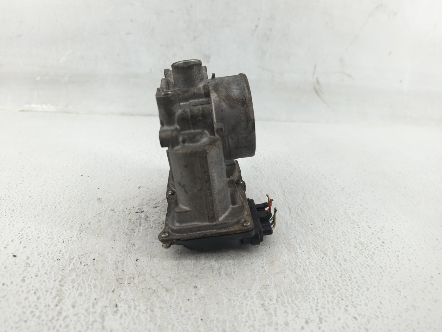 2010-2012 Subaru Legacy Throttle Body P/N:16112AA350 Fits Fits 2010 2011 2012 OEM Used Auto Parts - Oemusedautoparts1.com