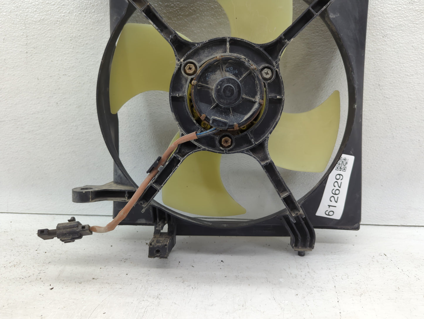 2005-2014 Subaru Legacy Left Radiator Fan Motor Assembly Cream 612629 - Oemusedautoparts1.com