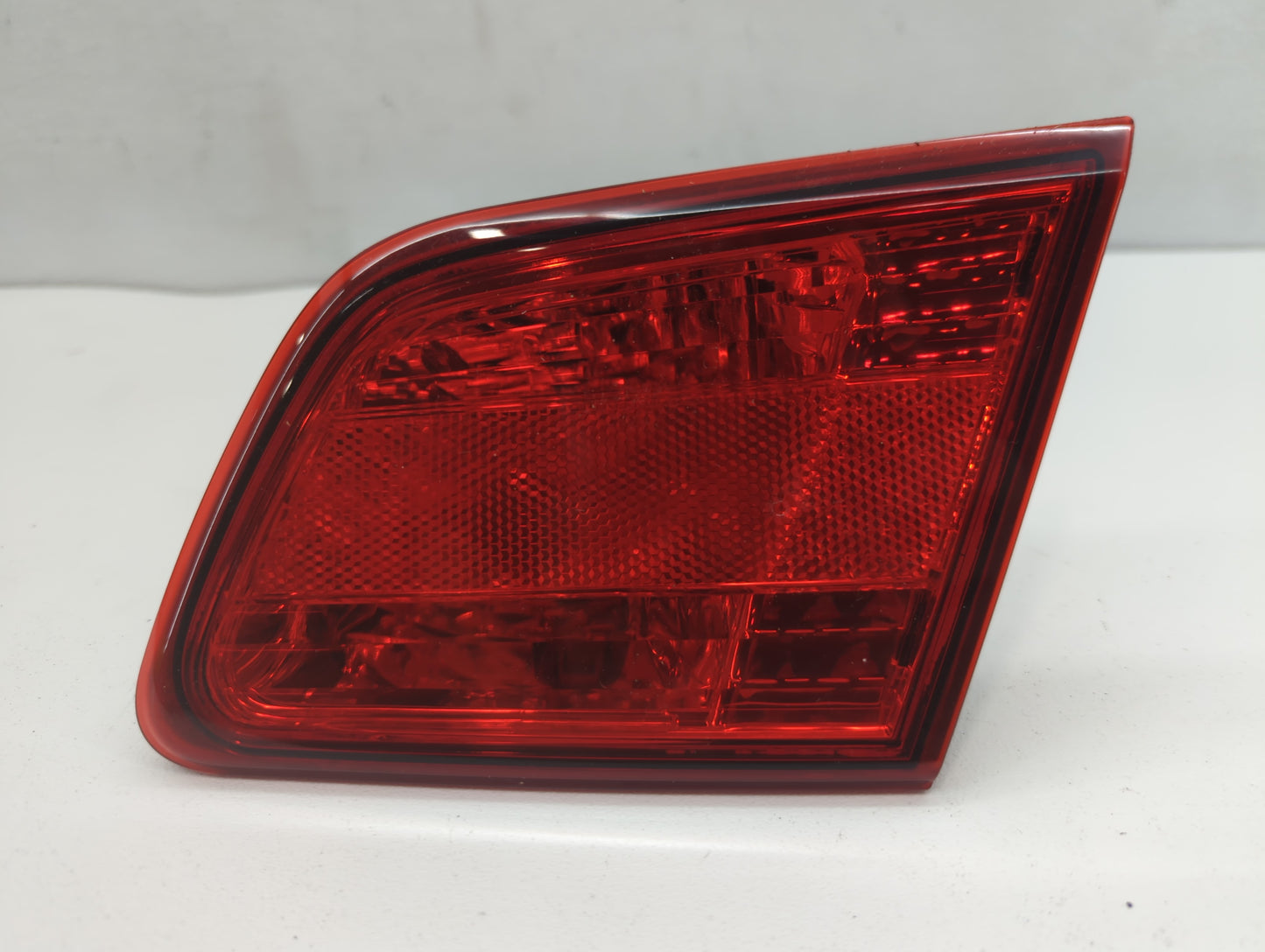 2010-2014 Subaru Legacy Tail Light Assembly Passenger Right OEM P/N:2PA 946 099 Fits Fits 2010 2011 2012 2013 2014 OEM Used 