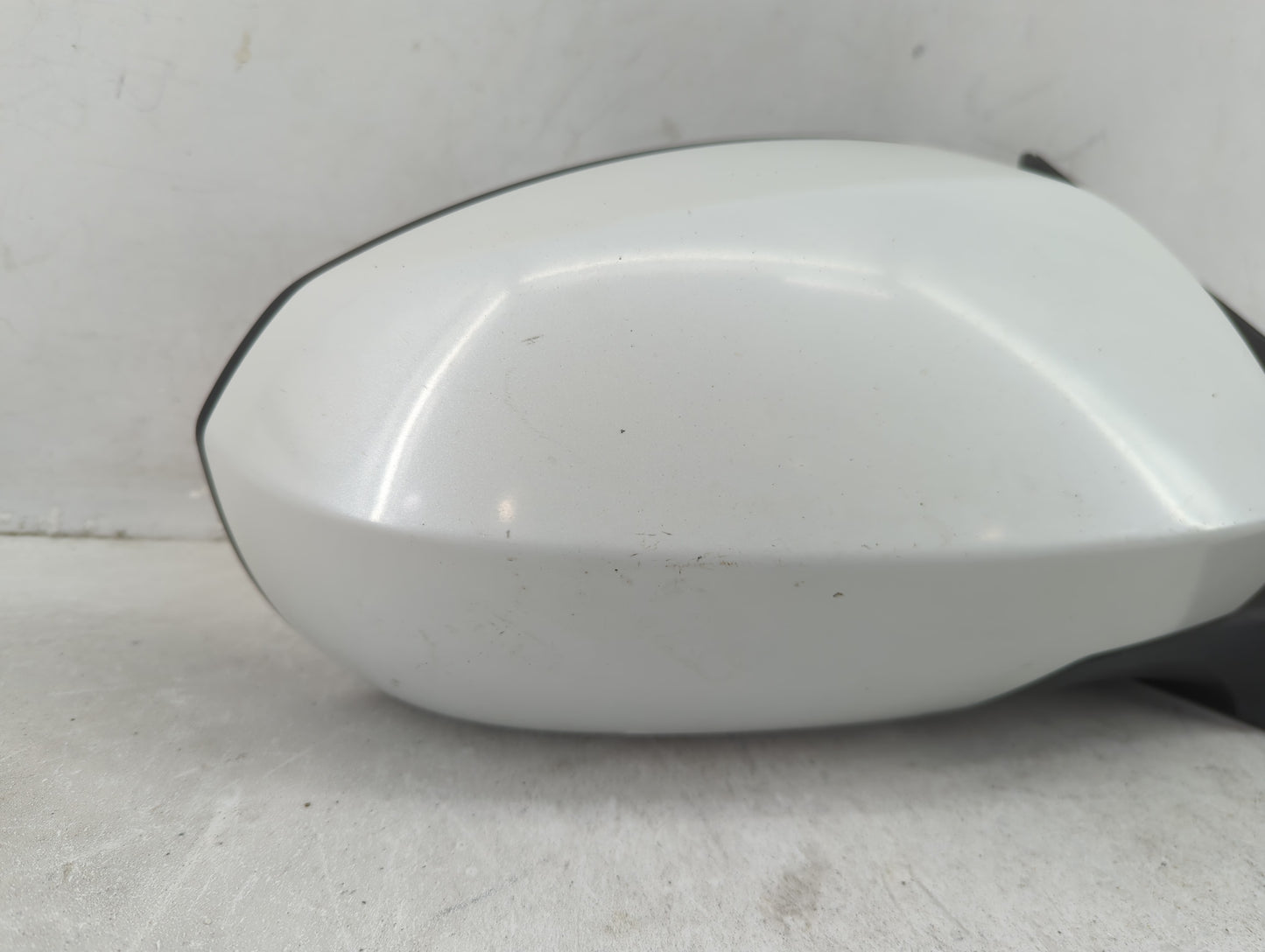 2010-2013 Suzuki Kizashi Passenger Side View Mirror - Right Door Mirror OEM Used - Oemusedautoparts1.com