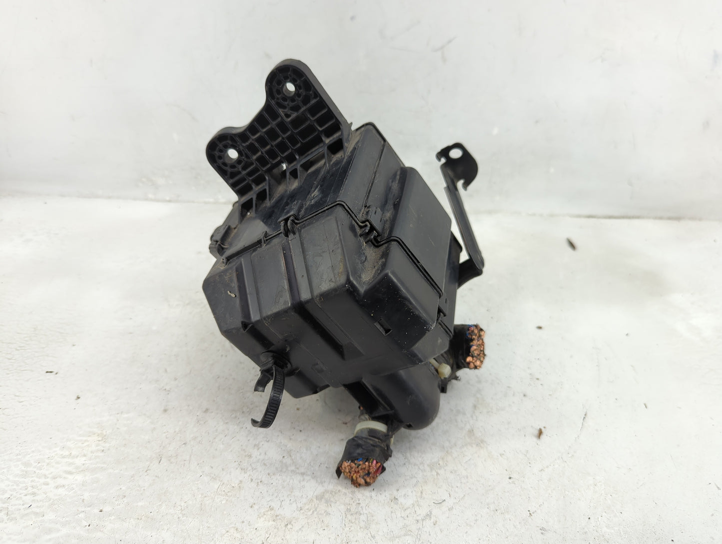 2012 Suzuki Vitara Fusebox Fuse Box Panel Relay Module P/N:8942 YA1 Fits Fits 2010 2011 2013 OEM Used Auto Parts - Oemusedau