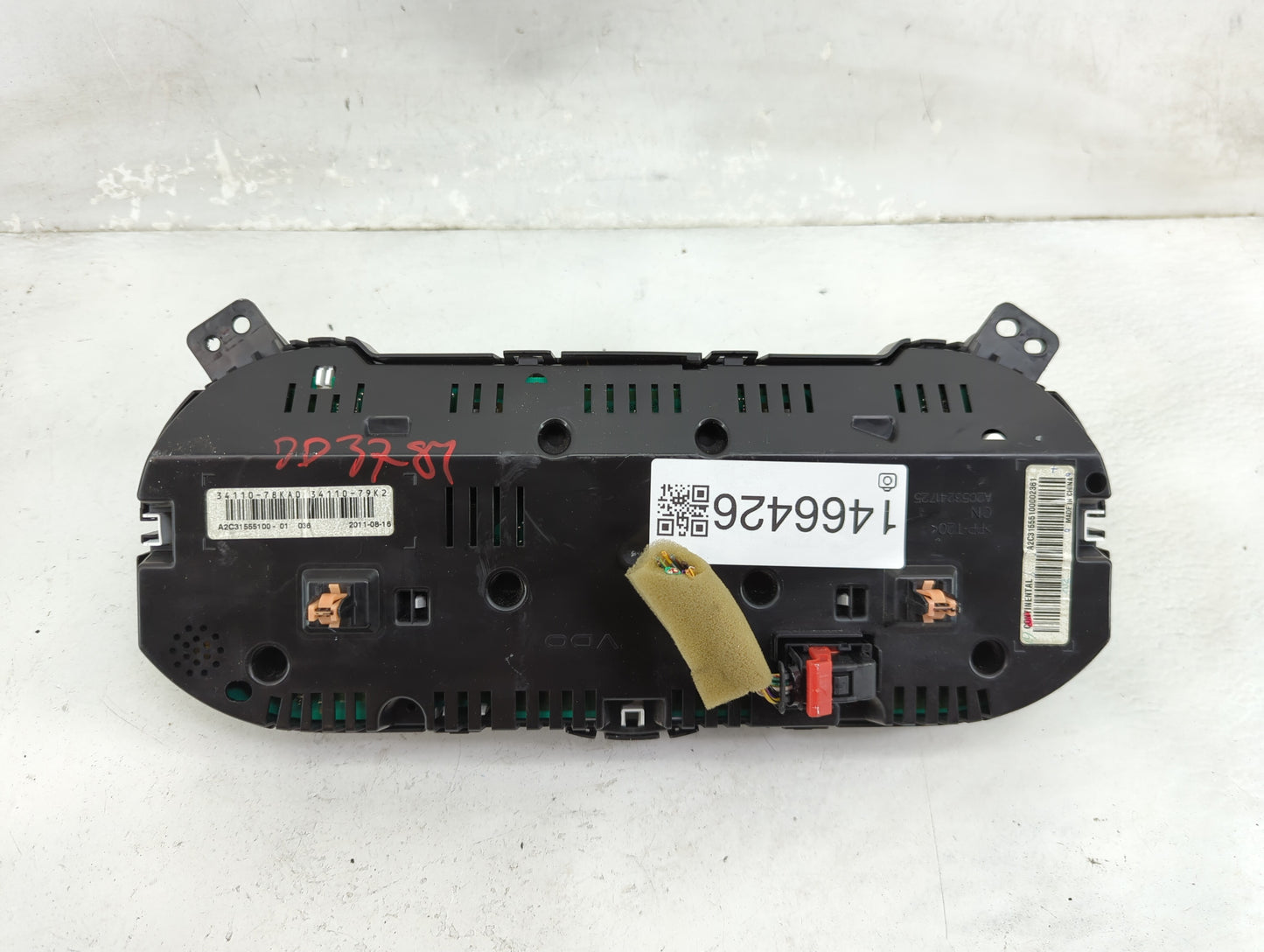 2012 Suzuki Vitara Instrument Cluster Speedometer Gauges P/N:34110-78KA0 34110-79K2, A2C31555100-01 Miles: Fits OEM Used Aut