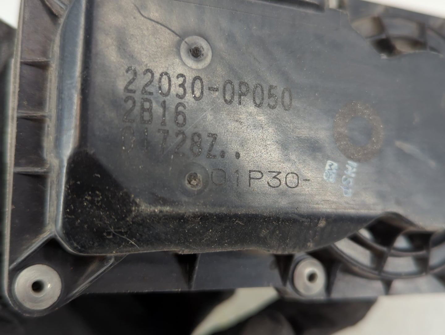 2005-2018 Toyota Avalon Throttle Body P/N:22030-0P050 Fits OEM Used Auto Parts - Oemusedautoparts1.com