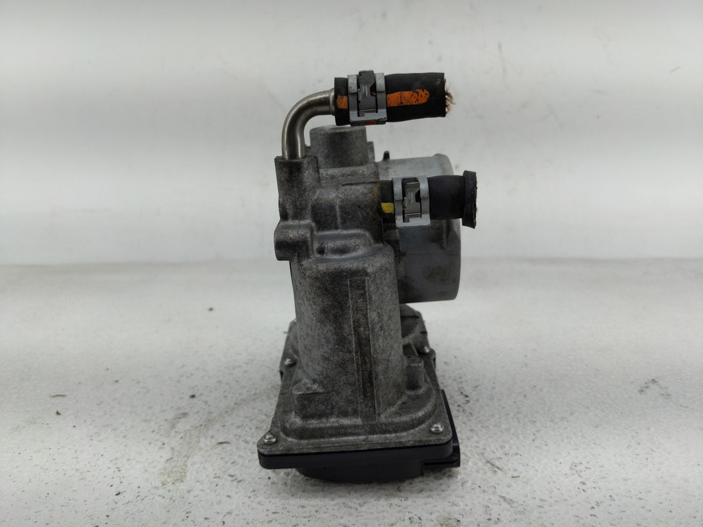 2012-2017 Toyota Camry Throttle Body P/N:22030-36020 Fits Fits 2012 2013 2014 2015 2016 2017 2018 2019 2020 2021 OEM Used Au