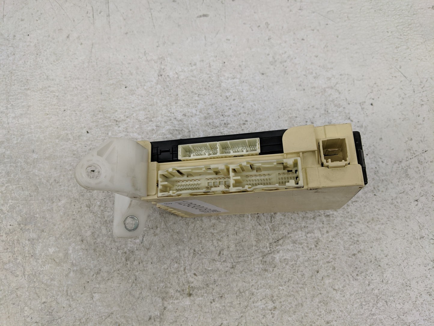 2012-2012 Toyota Camry Chassis Control Module Ccm Bcm Body Control - Oemusedautoparts1.com
