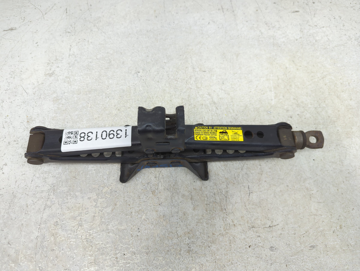 2012 Toyota Camry Spare Scissor Car Jack 1390138 - Oemusedautoparts1.com