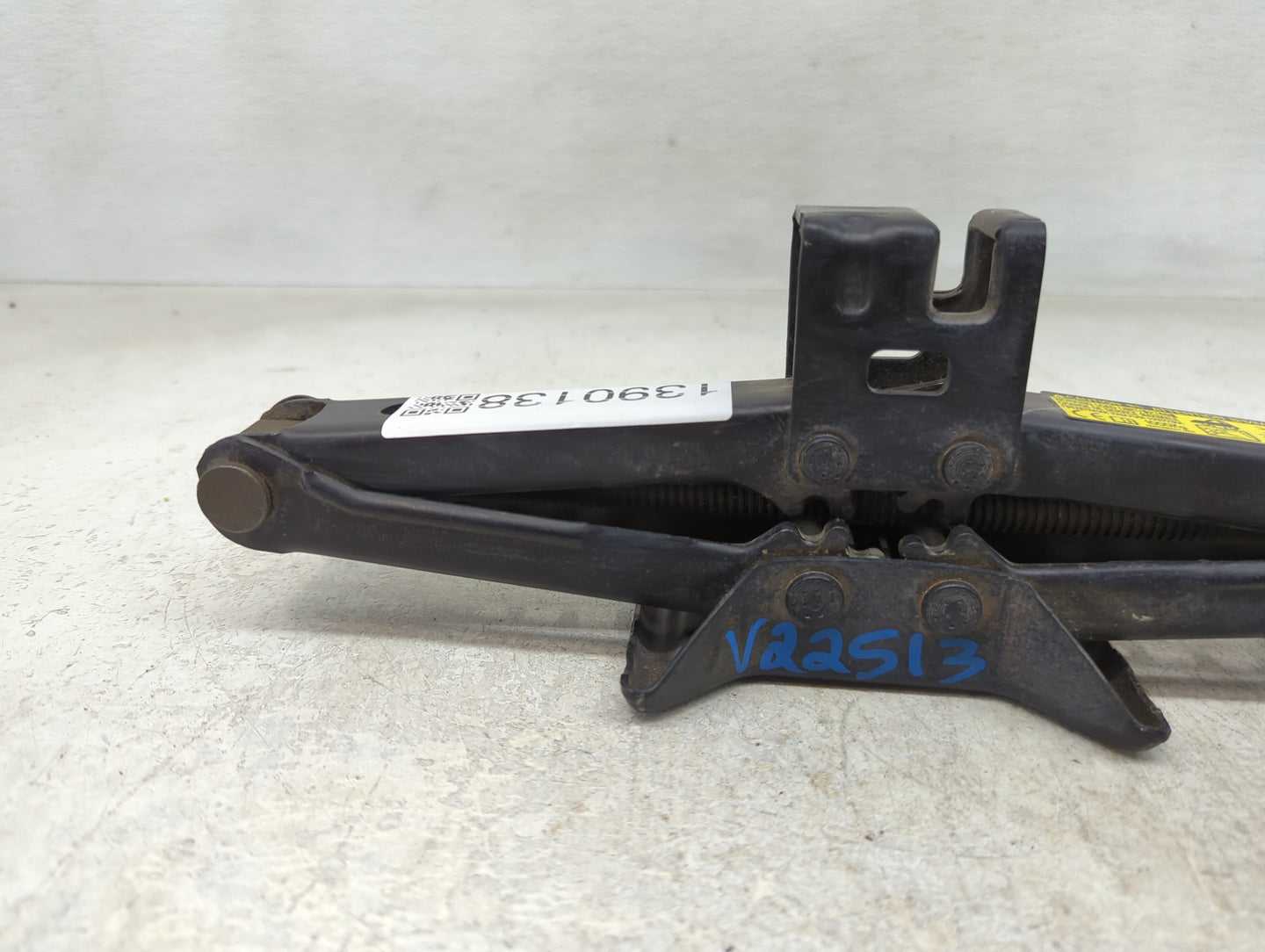 2012 Toyota Camry Spare Scissor Car Jack 1390138 - Oemusedautoparts1.com